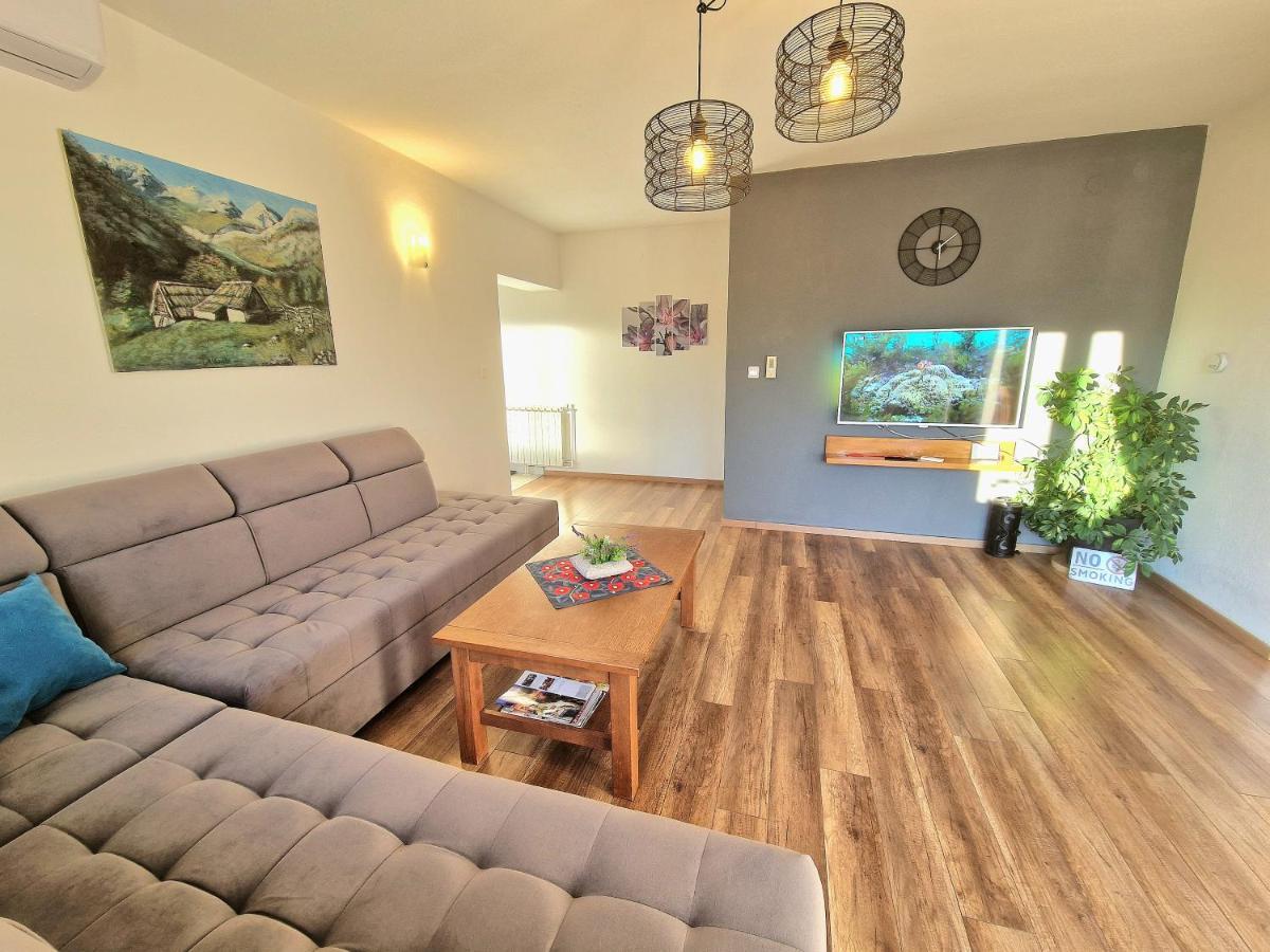 Holiday Home Melani Sinac Екстериор снимка